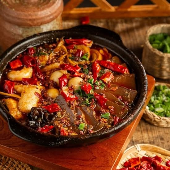 油泼毛血旺砂锅饭 Chongqing Spicy Clay Pot With Rice